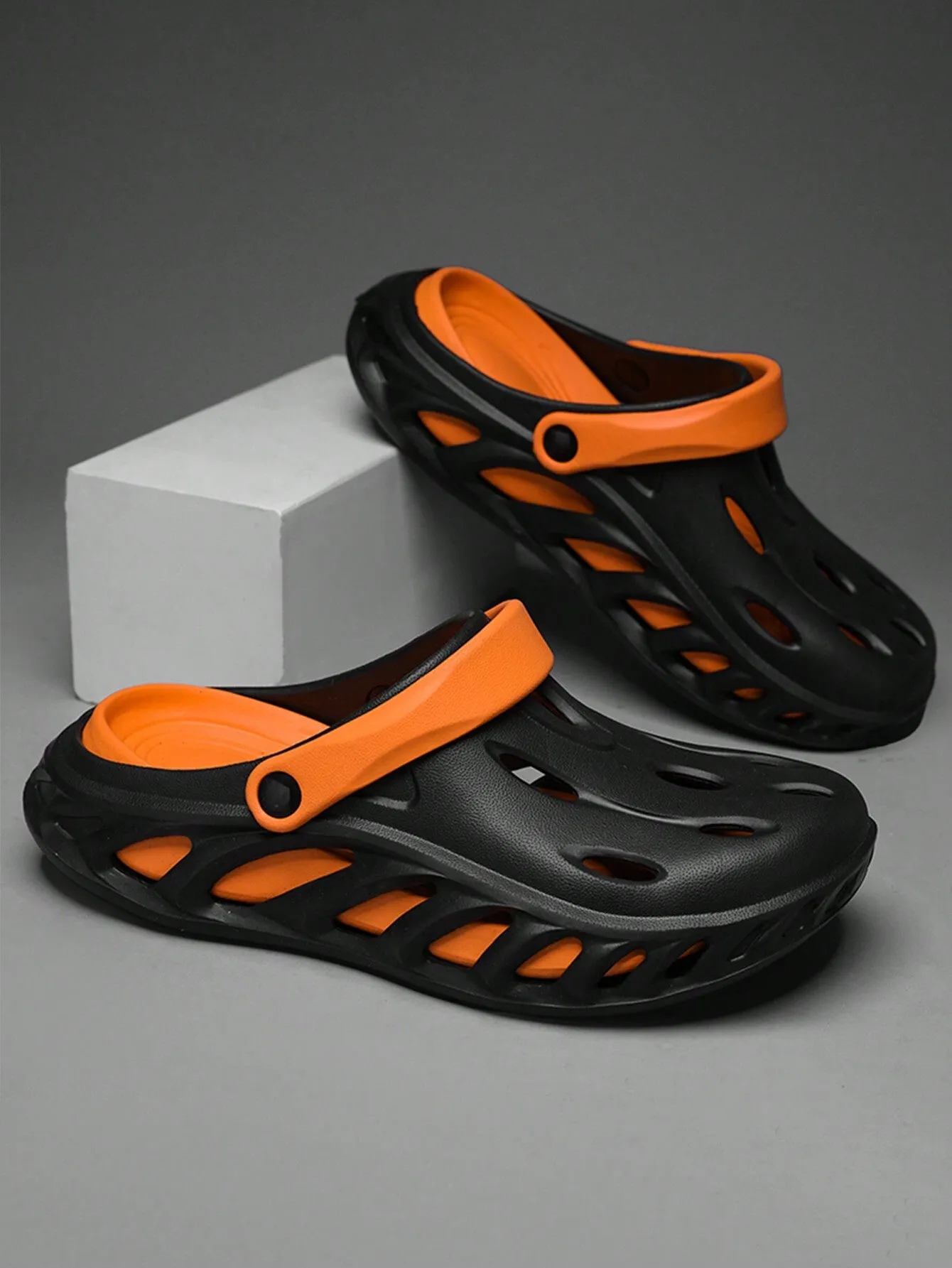 Breathable Men's Hollow-Out Sandals With Slip Resistant Thick Soles. Summer Style, Suitable For Outdoor Activities Like Beach, Fashionable And Comfortable.